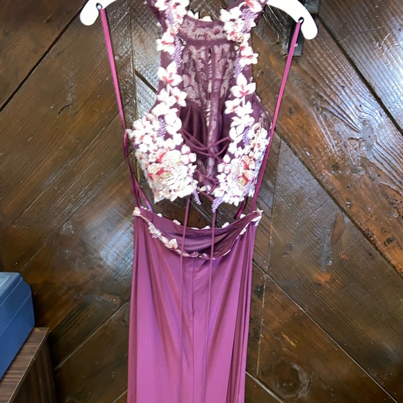 Only worn once and looks brand new!! - Picture 6 of 8